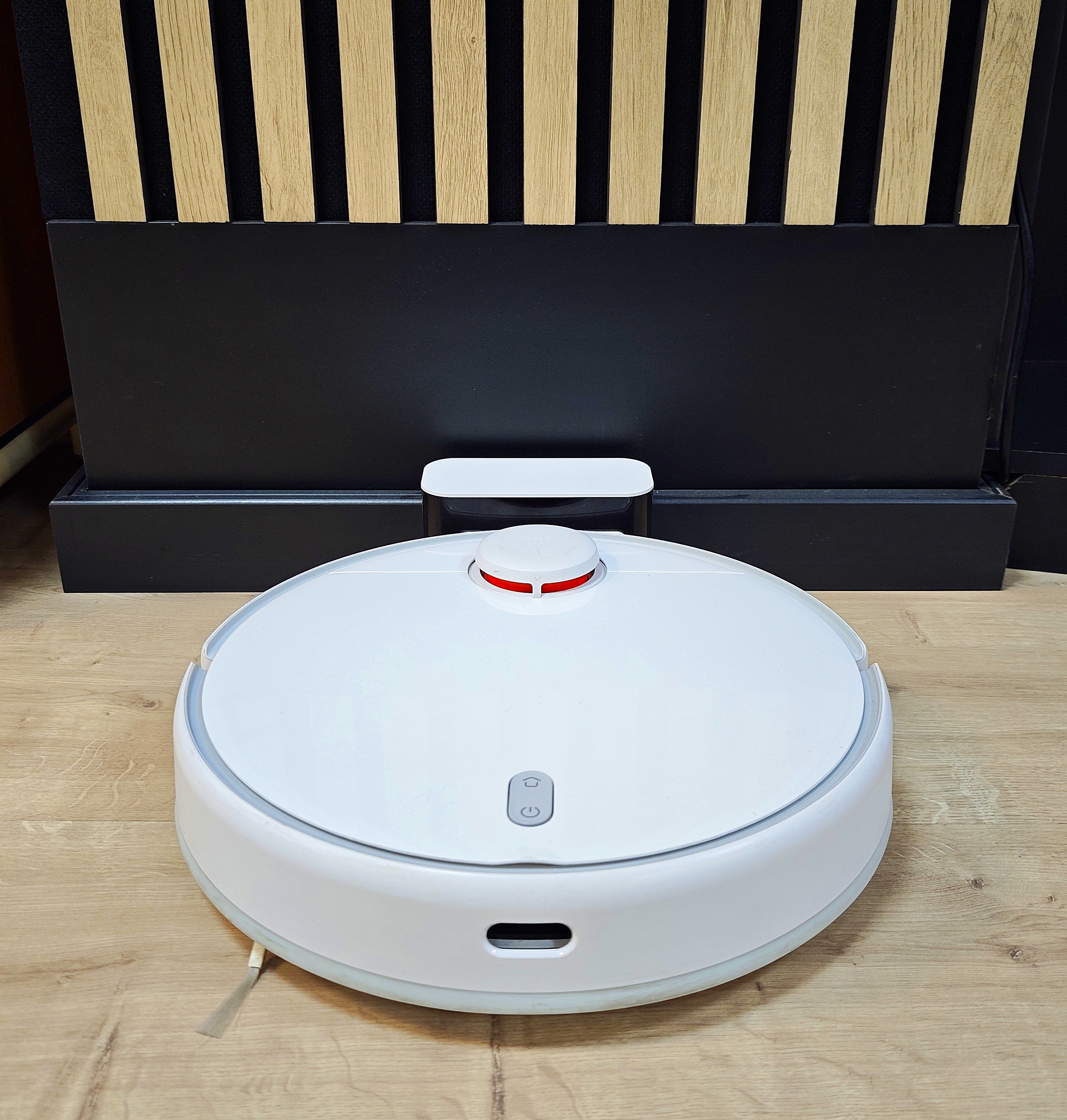 Robots aspiradores en taller de reparación